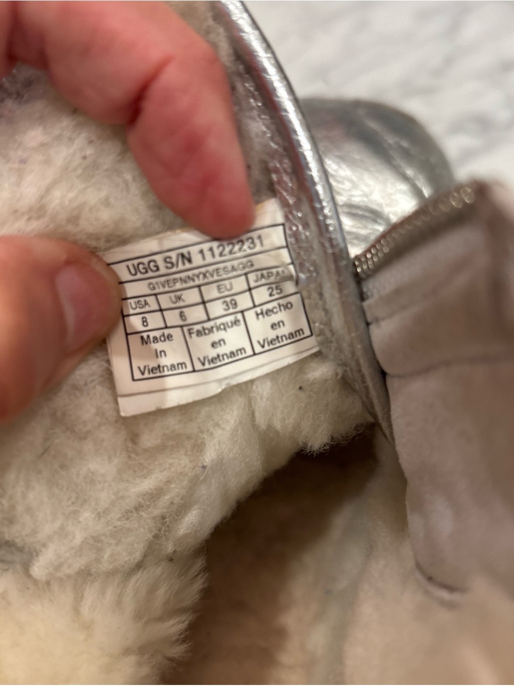 UGG BOOTS - Picture 7 of 8